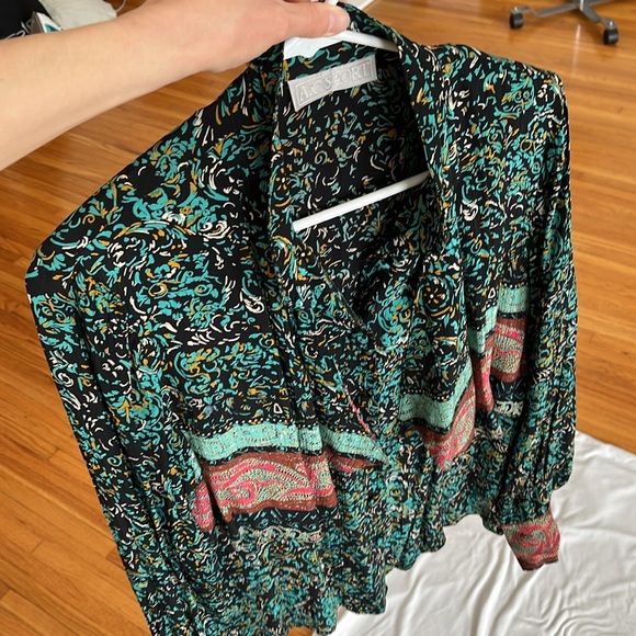 Vtg rayon patterned button down - Picture 8 of 13